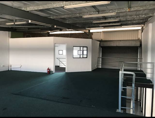 290M² WAREHOUSE RENTED IN BRIARDENE